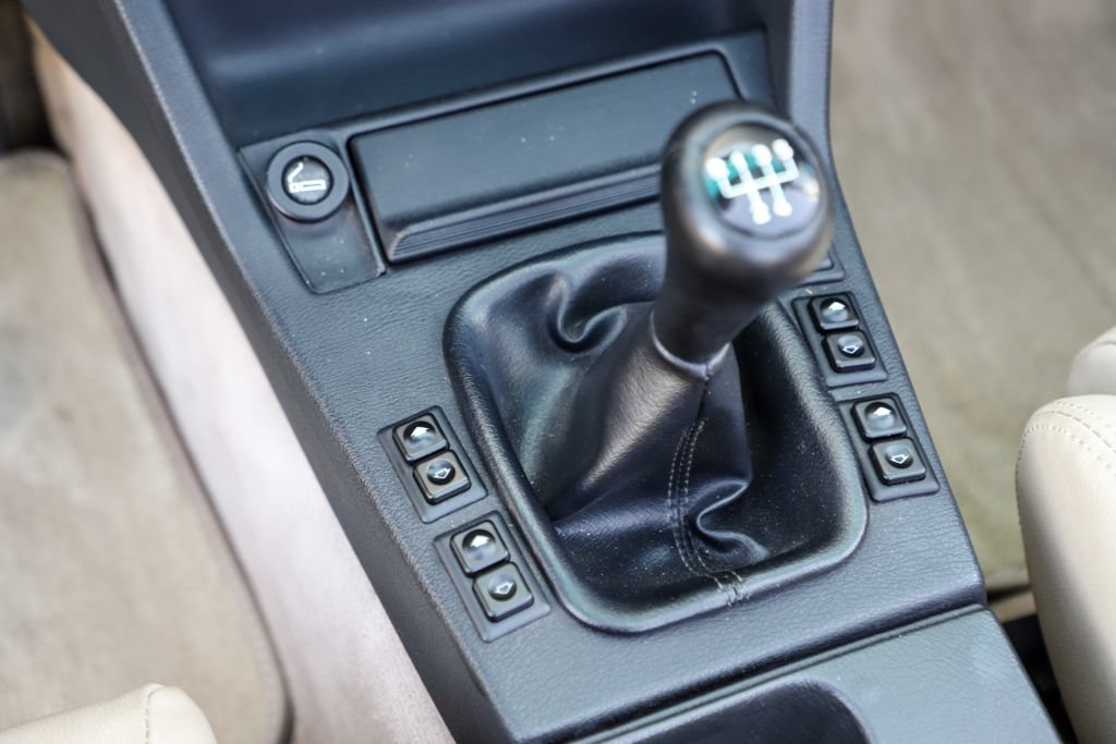 Used 1992 BMW 325i Convertible RWD image 17