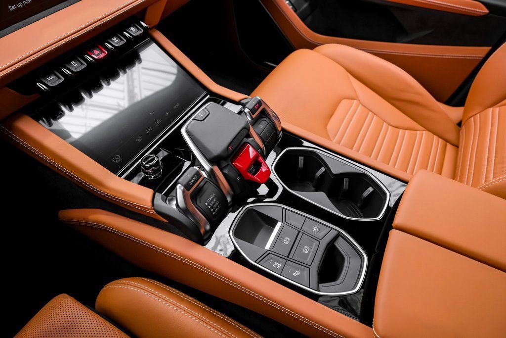 Used 2025 Lamborghini Urus SE AWD/4WD image 29