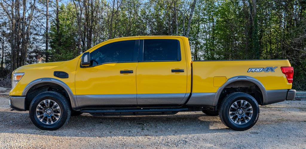 Used 2018 Nissan Titan PRO-4X image 2