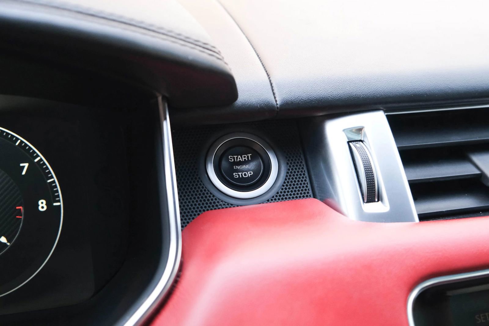 Used 2017 Land Rover Range Rover Sport SVR image 41