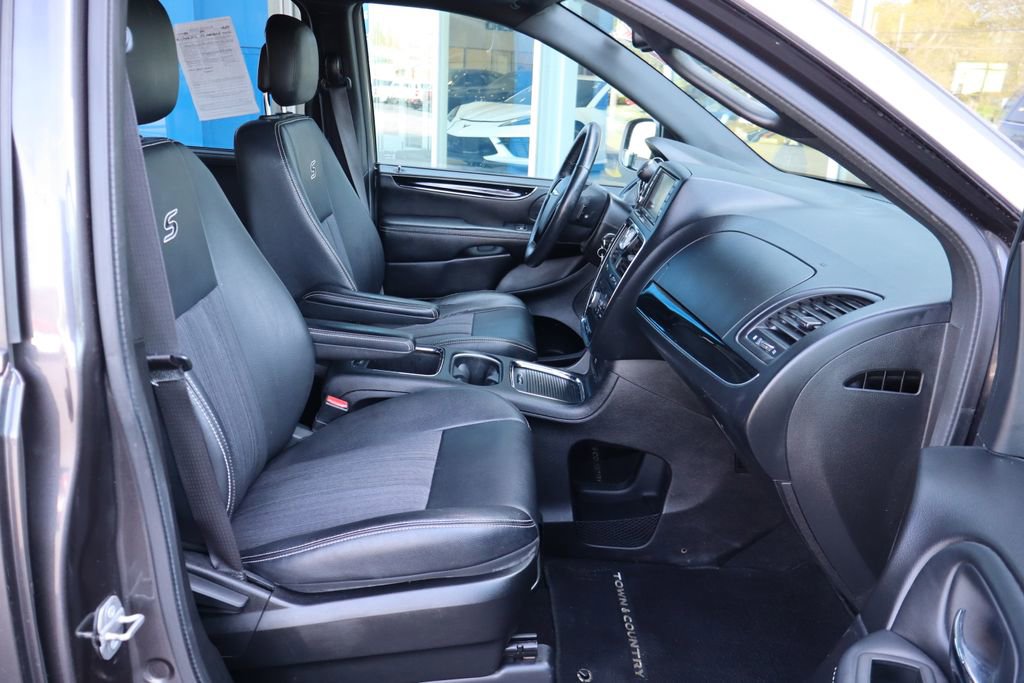 Used 2015 Chrysler Town & Country S w/ Driver Convenience Group FWD image 20