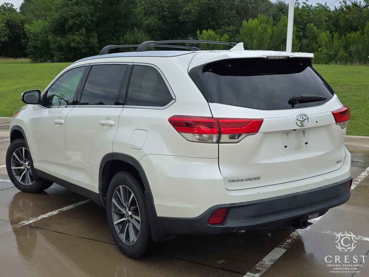 Used 2019 Toyota Highlander XLE FWD video 3