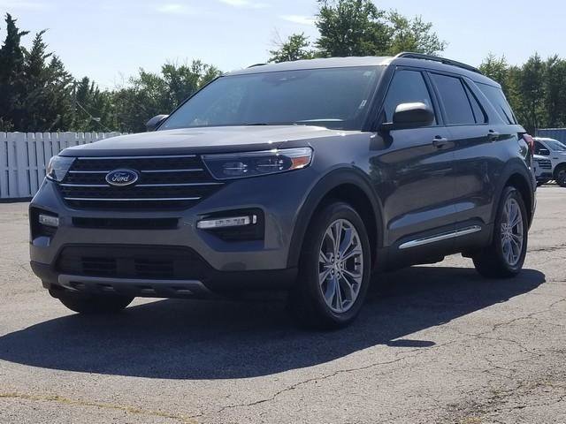 Used 2022 Ford Explorer XLT w/ Equipment Group 202A image 3