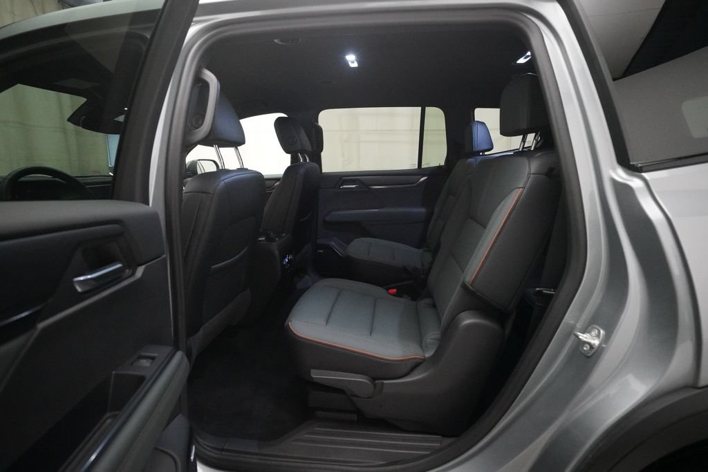 Used 2024 GMC Acadia AT4 AWD/4WD image 16