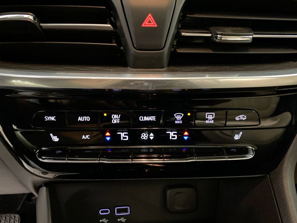 Certified 2024 Buick Encore GX Avenir w/ Avenir Technology Package AWD/4WD image 18