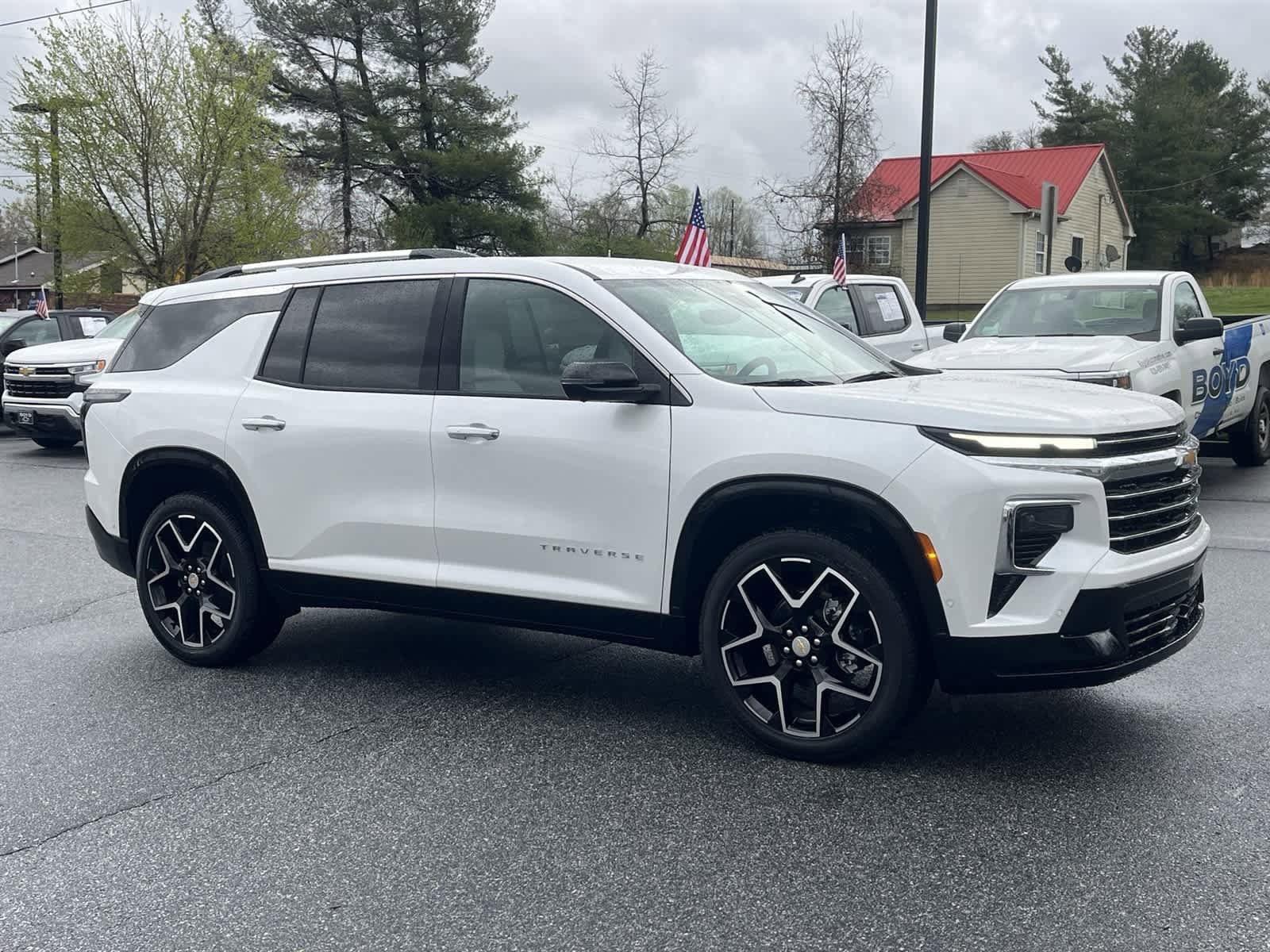 New 2025 Chevrolet Traverse High Country FWD image 2