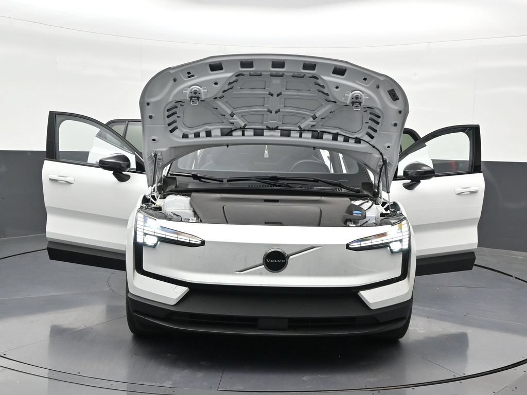 Certified 2025 Volvo EX30 Plus AWD/4WD image 36