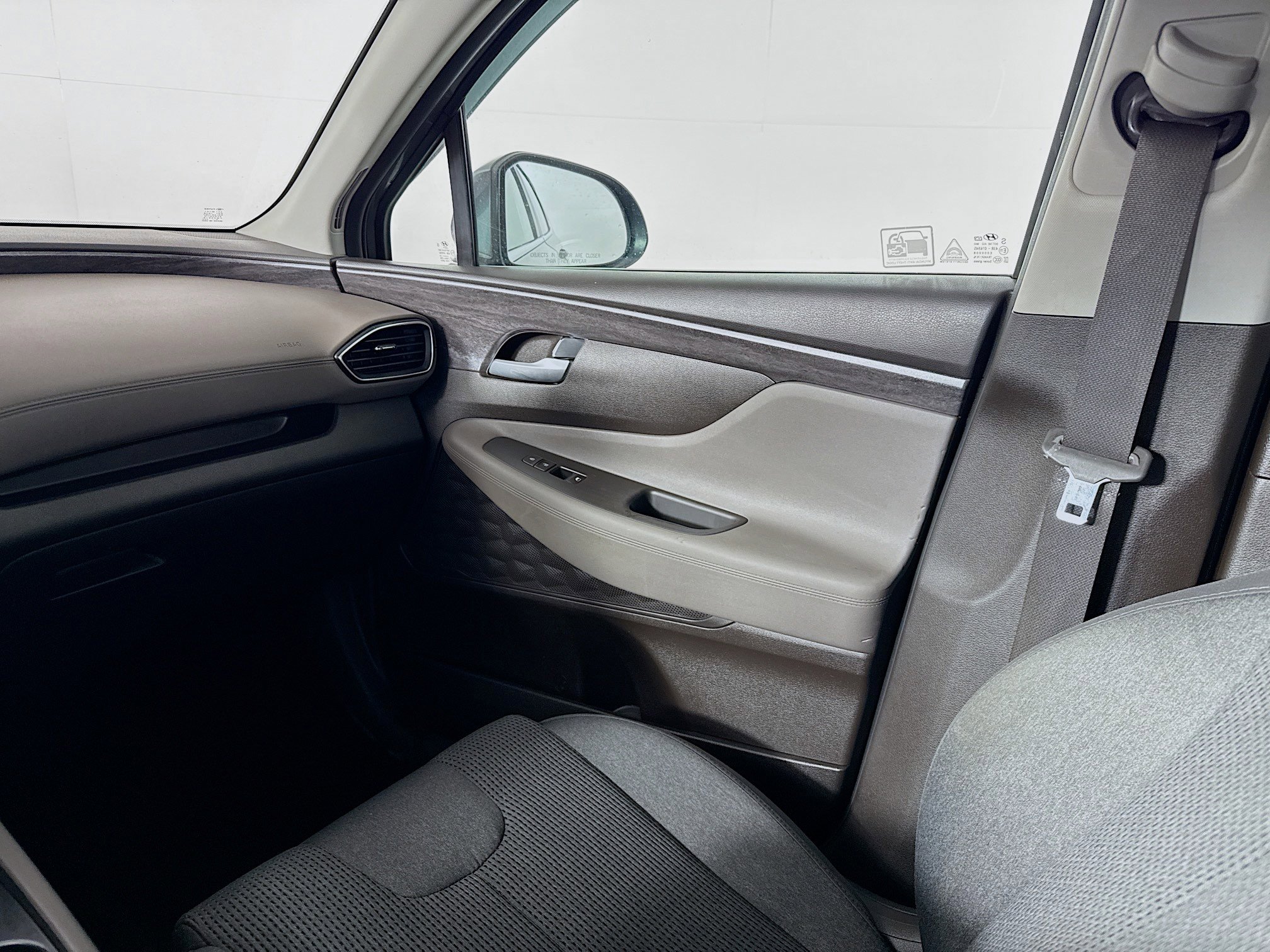 Used 2020 Hyundai Santa Fe SE image 26