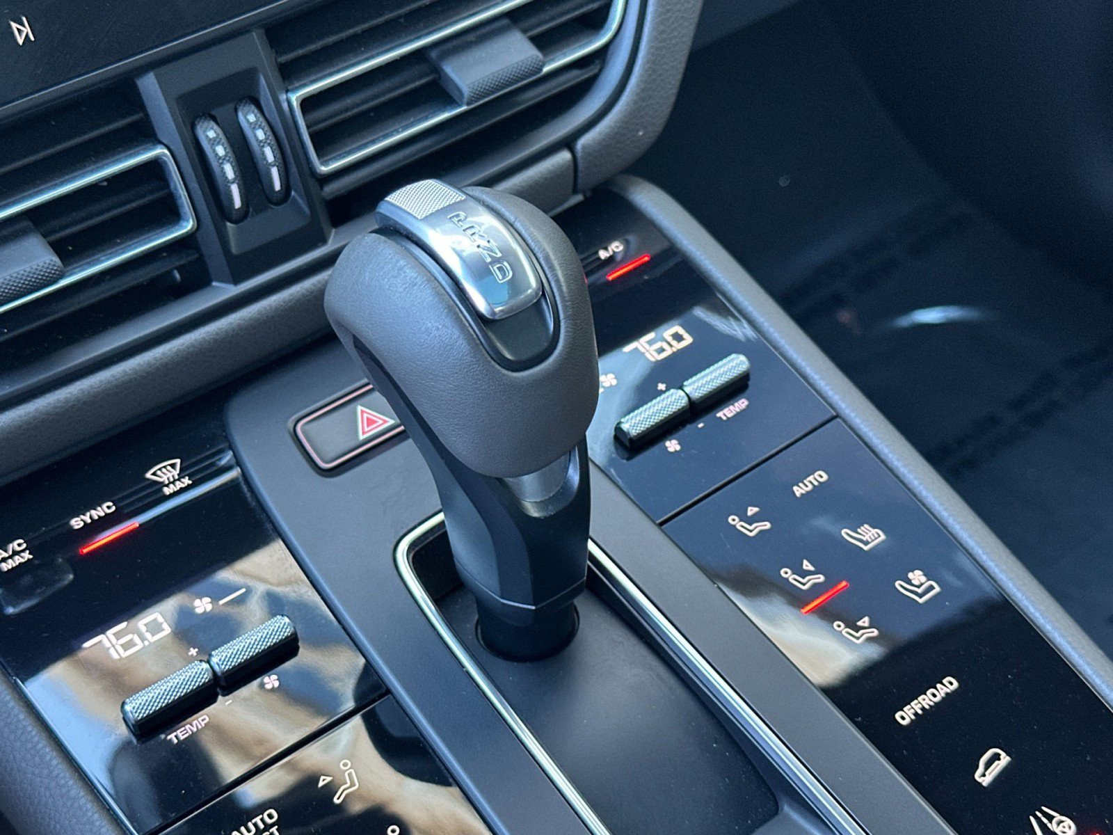 Used 2022 Porsche Macan w/ Premium Package Plus image 22