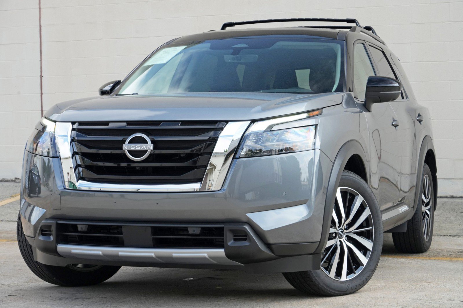 Used 2025 Nissan Pathfinder Platinum AWD/4WD image 3
