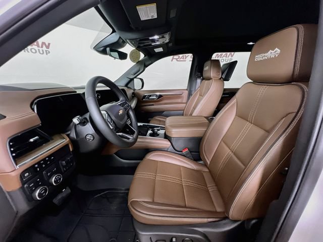 Used 2025 Chevrolet Suburban High Country AWD/4WD image 10