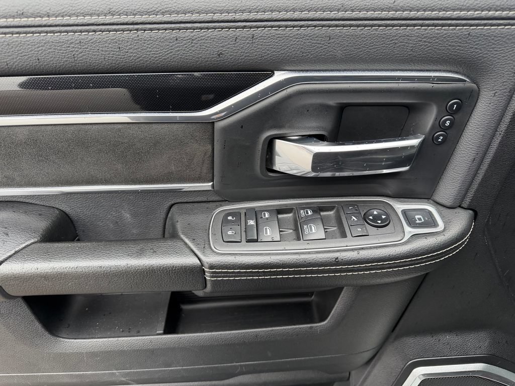 Used 2021 RAM 3500 Laramie AWD/4WD image 9