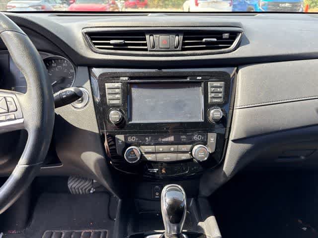 Used 2017 Nissan Rogue SV w/ SV Premium Package FWD image 19