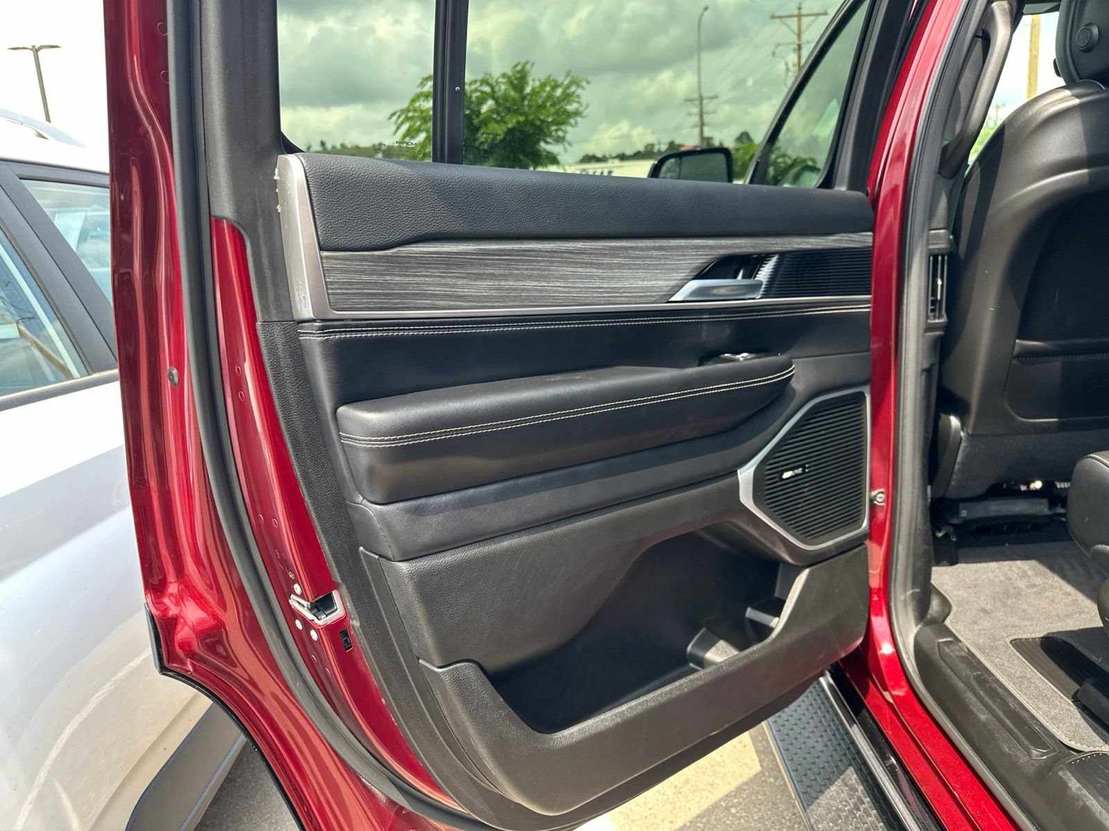 Used 2024 Jeep Wagoneer Series II AWD/4WD image 28
