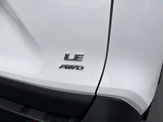 Used 2024 Toyota RAV4 LE AWD/4WD image 9