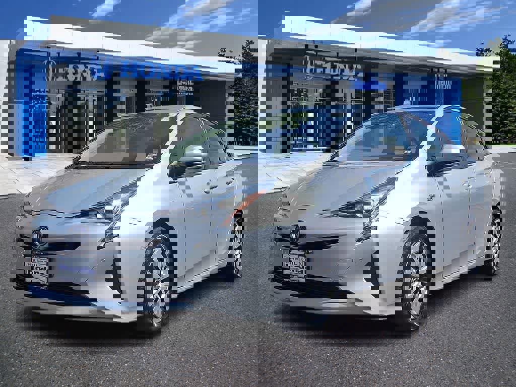 Used 2017 Toyota Prius Four FWD image 1