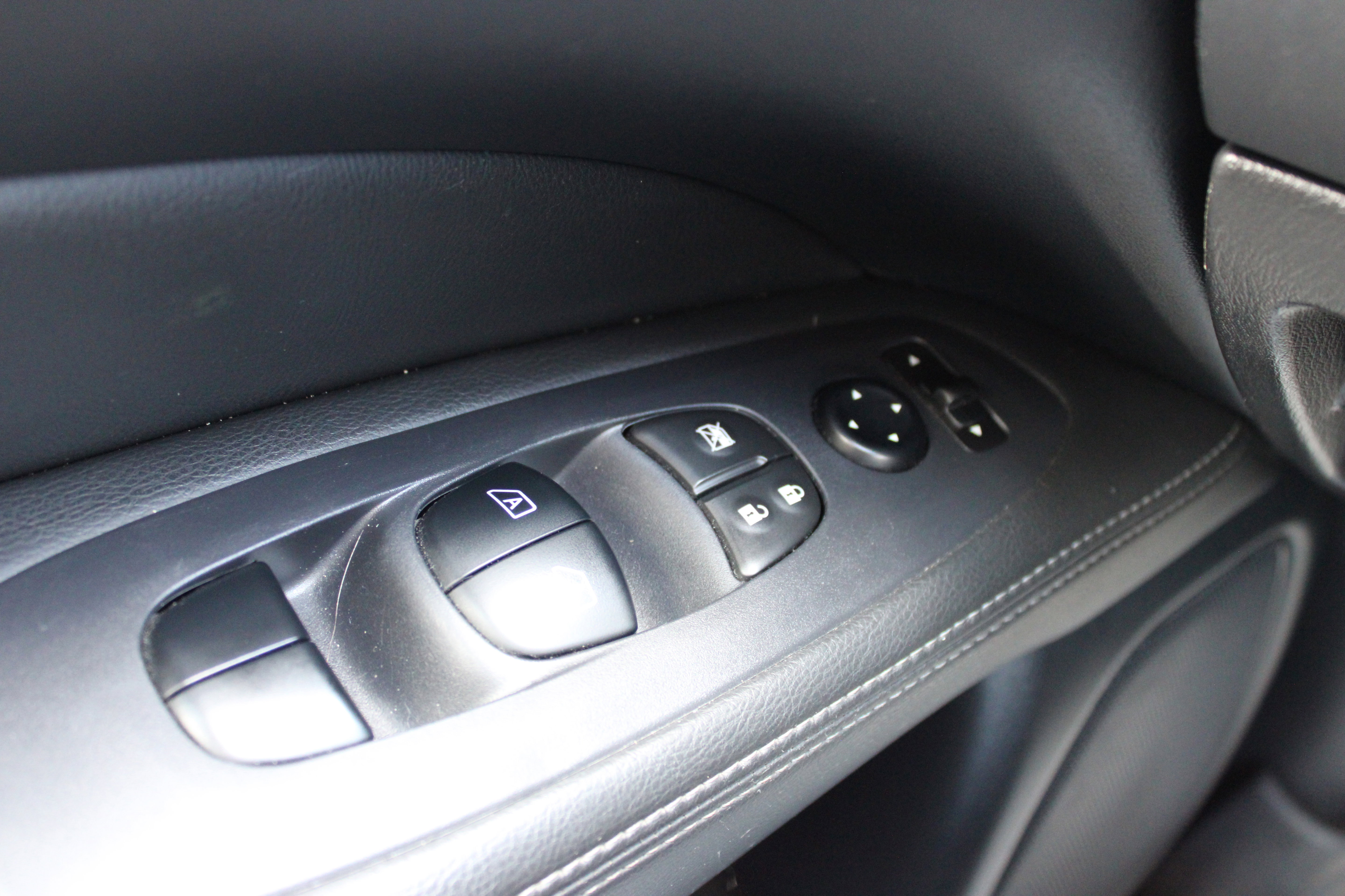 Used 2020 Nissan Pathfinder SV AWD/4WD image 33