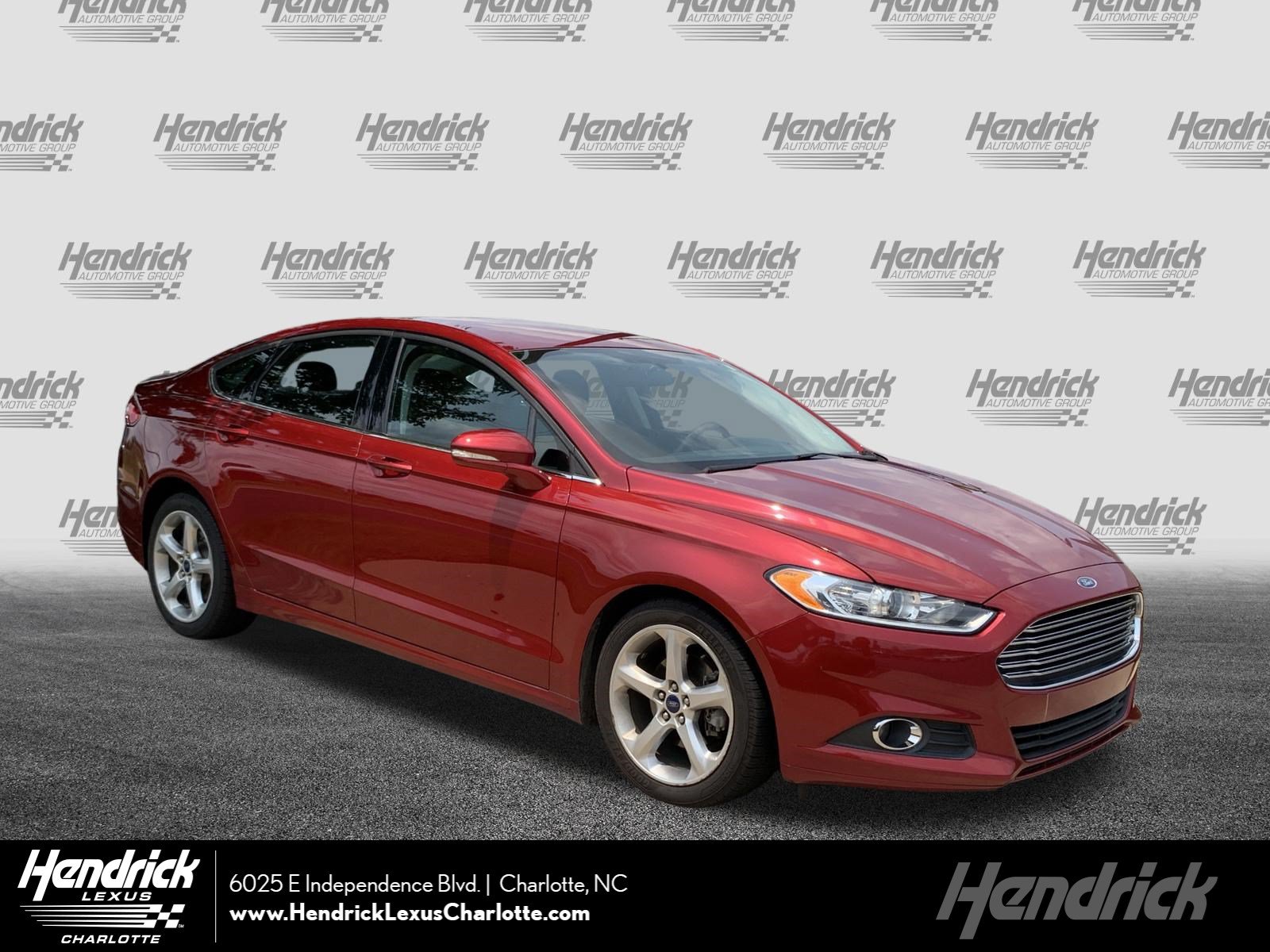 Used 2016 Ford Fusion SE FWD image 1