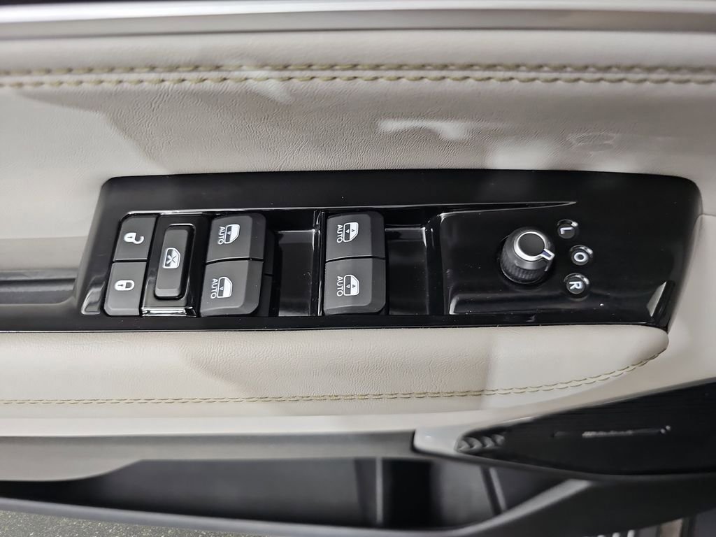 Used 2022 Jeep Wagoneer Series III w/ Premium Group I AWD/4WD image 31