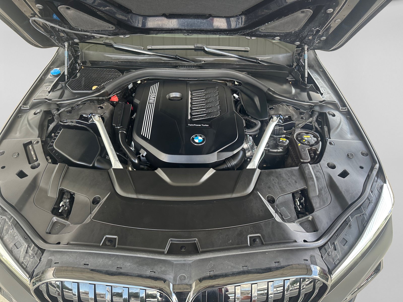 Used 2022 BMW 740i w/ M Sport Package RWD image 19