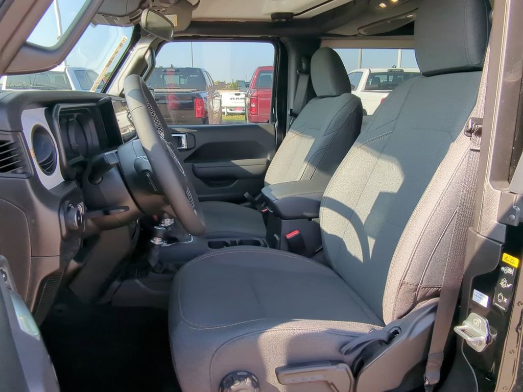 Used 2025 Jeep Wrangler Sport image 15