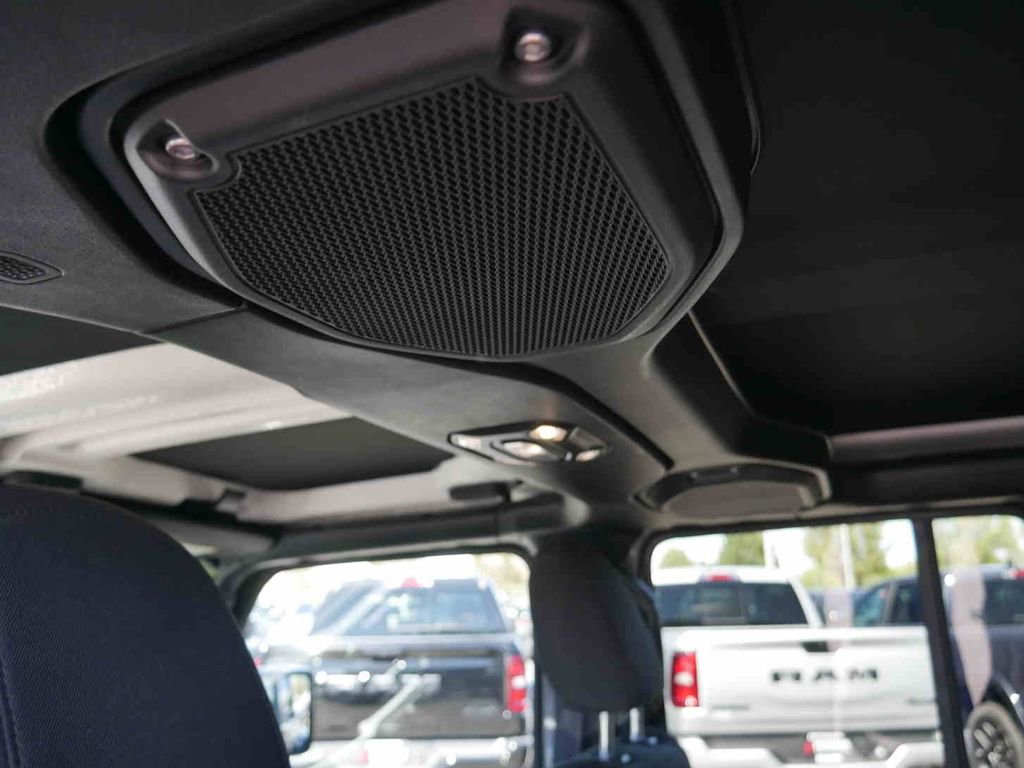 Certified 2023 Jeep Gladiator Willys image 17