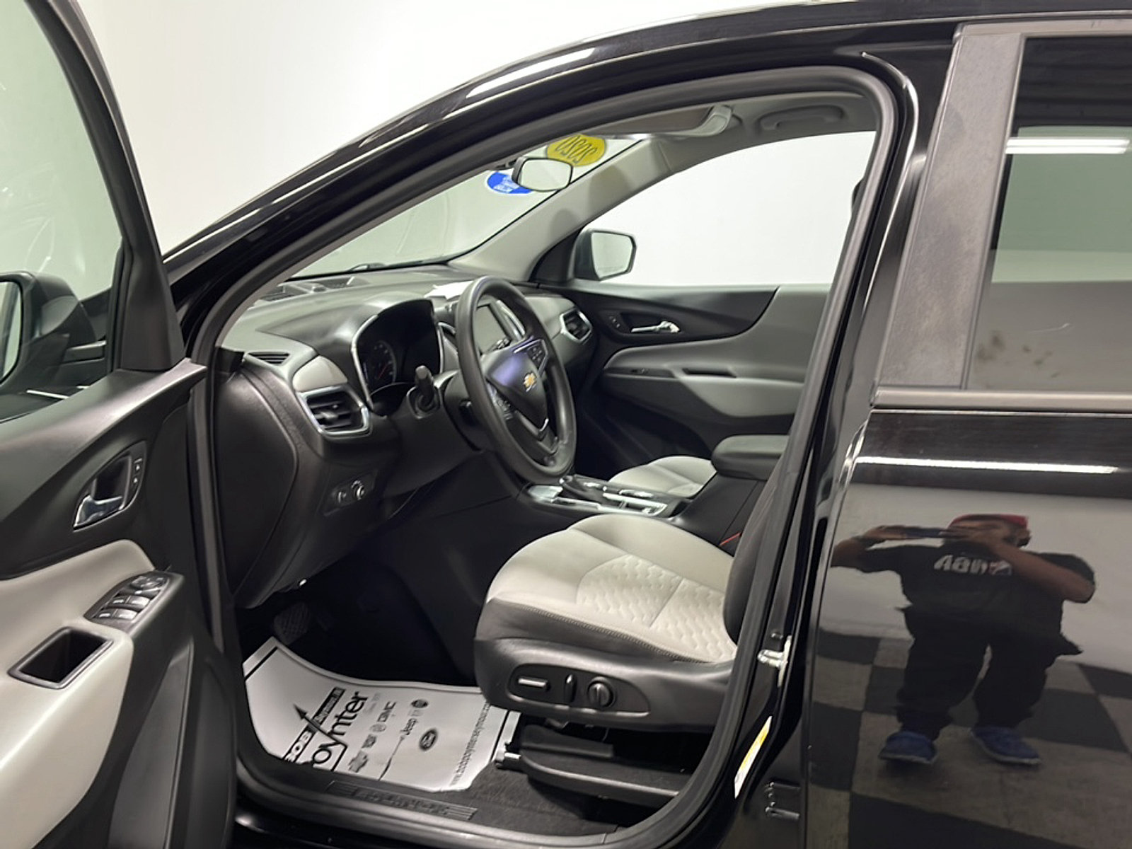 Used 2020 Chevrolet Equinox LS w/ LS Convenience Package FWD image 7
