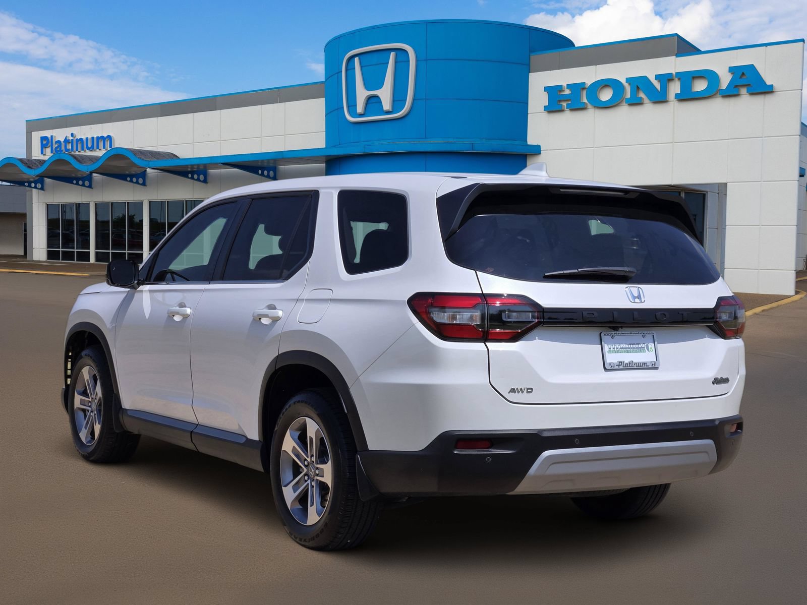Used 2025 Honda Pilot EX-L image 4