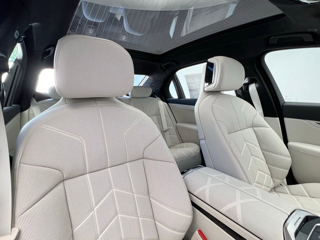 New 2026 BMW 740i w/ Executive Package image 7