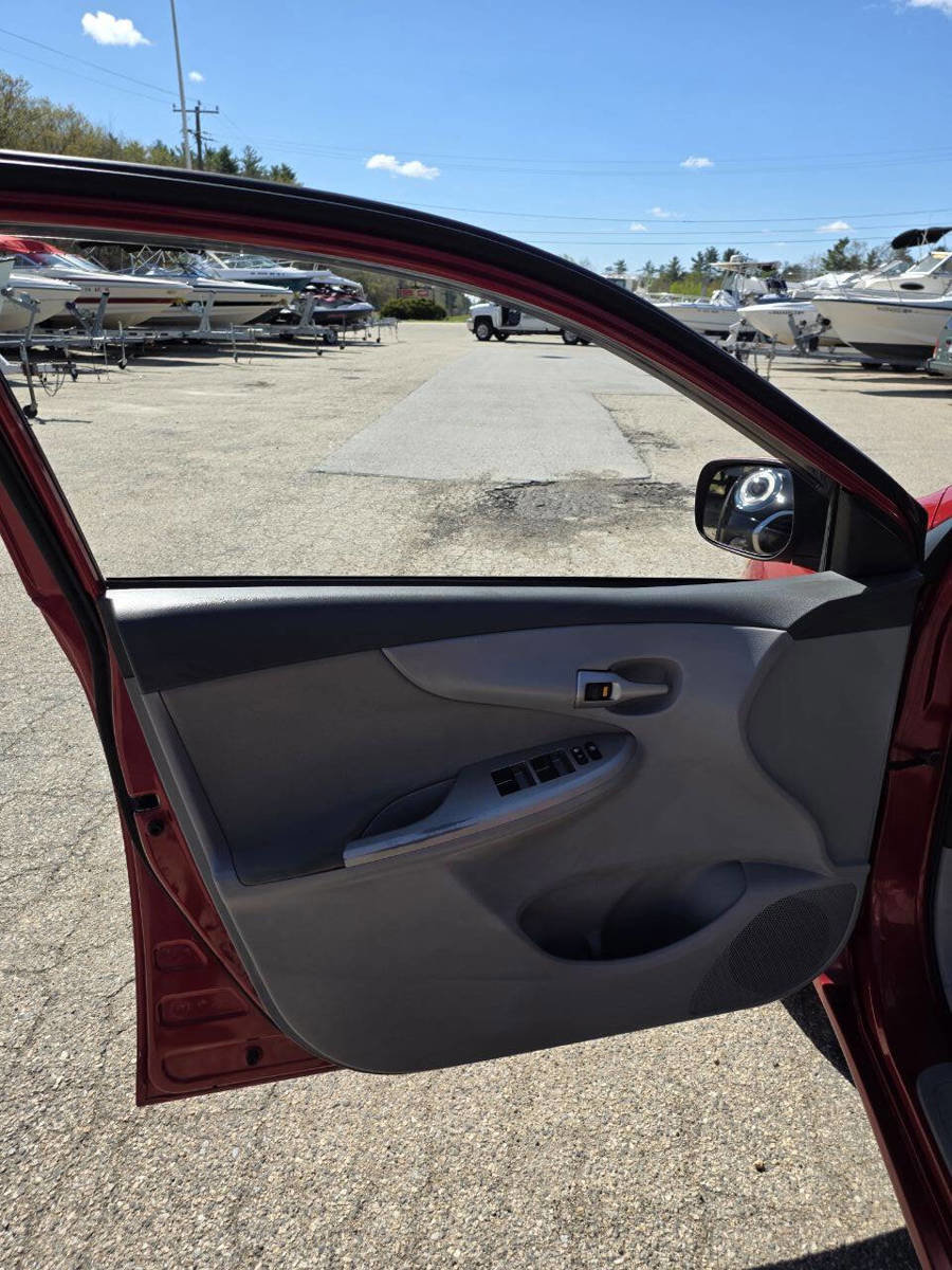 Used 2010 Toyota Corolla LE FWD image 13