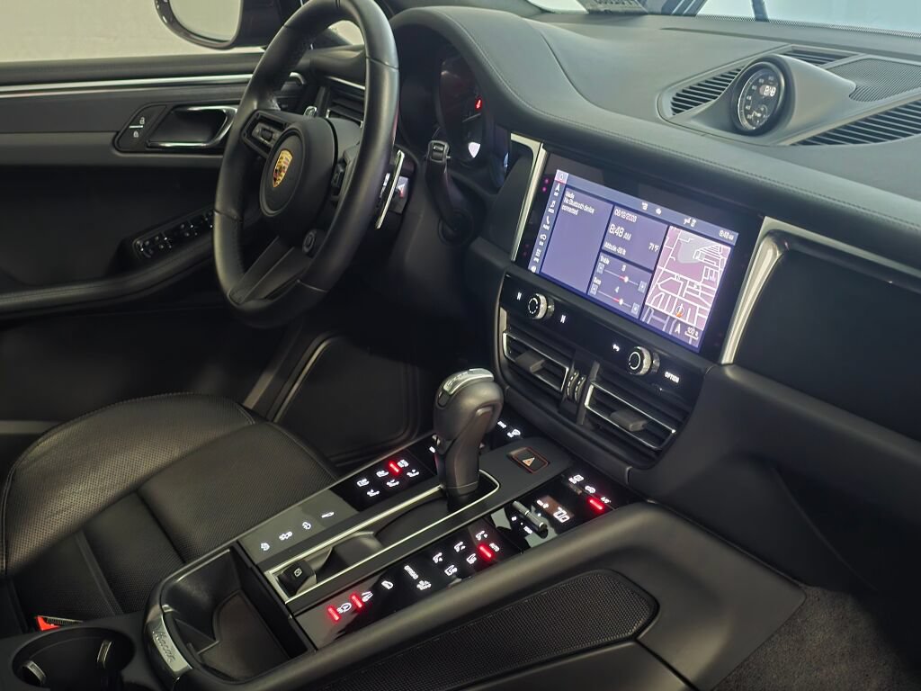 Certified 2024 Porsche Macan GTS AWD/4WD image 26