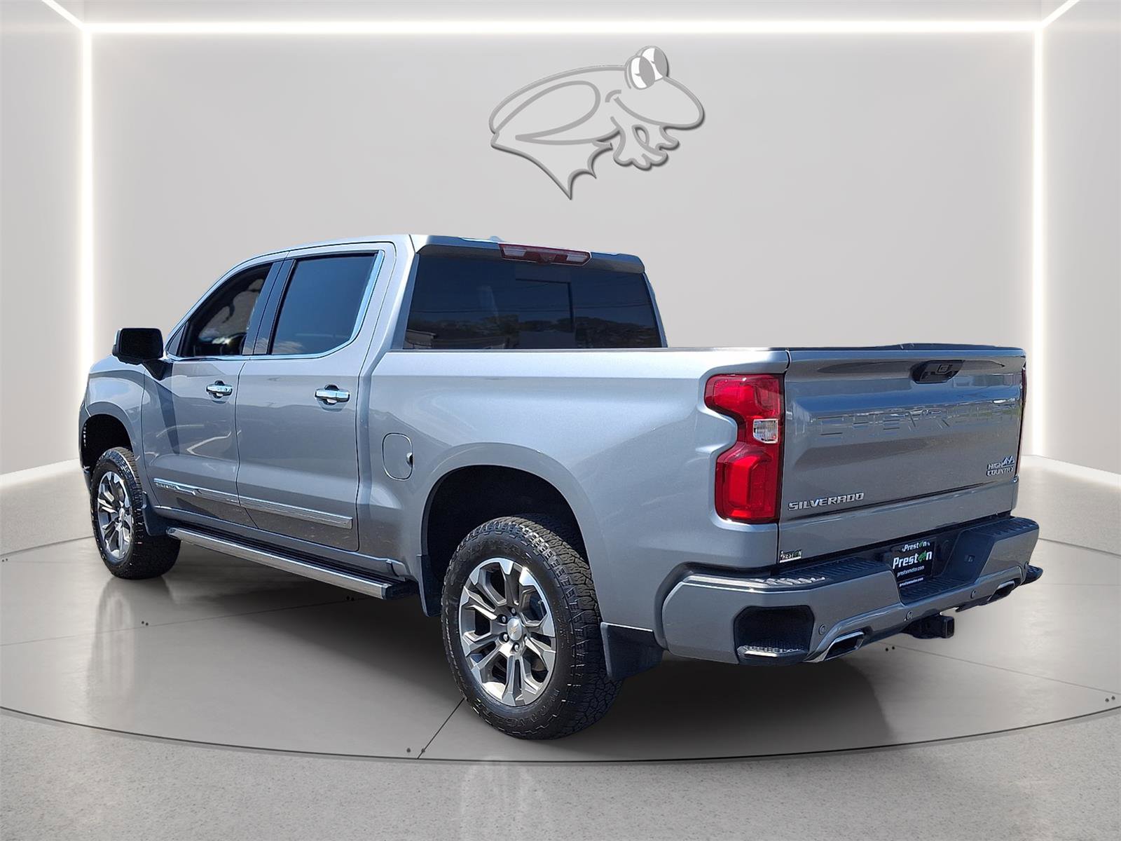 Used 2024 Chevrolet Silverado 1500 High Country w/ Technology Package AWD/4WD image 4
