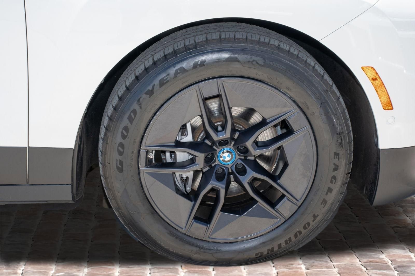 Used 2023 BMW iX xDrive50 w/ Premium Package AWD/4WD image 38