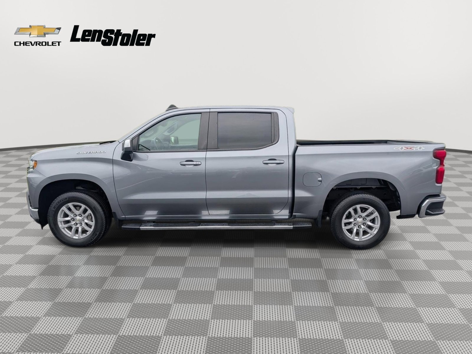 Used 2021 Chevrolet Silverado 1500 LT w/ Convenience Package II AWD/4WD image 2
