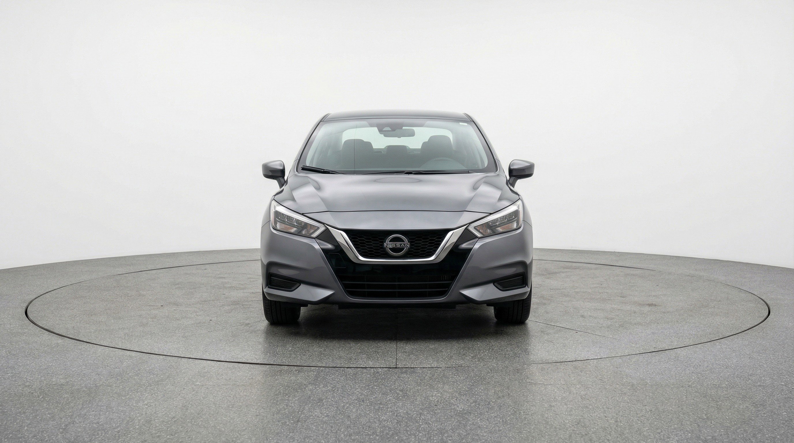 Used 2025 Nissan Versa SV image 2