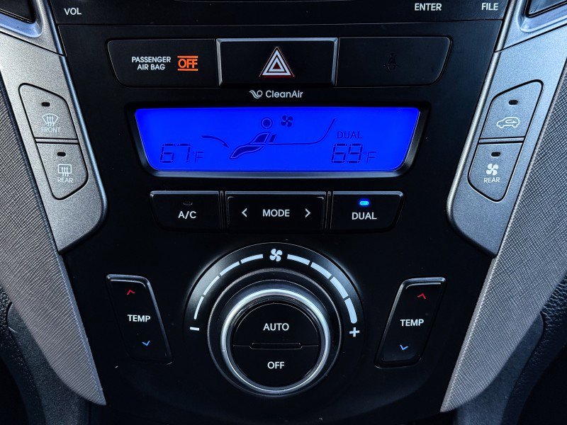 Used 2014 Hyundai Santa Fe GLS image 23