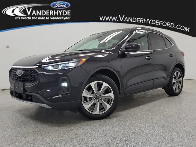 Used 2025 Ford Escape Platinum AWD/4WD image 1