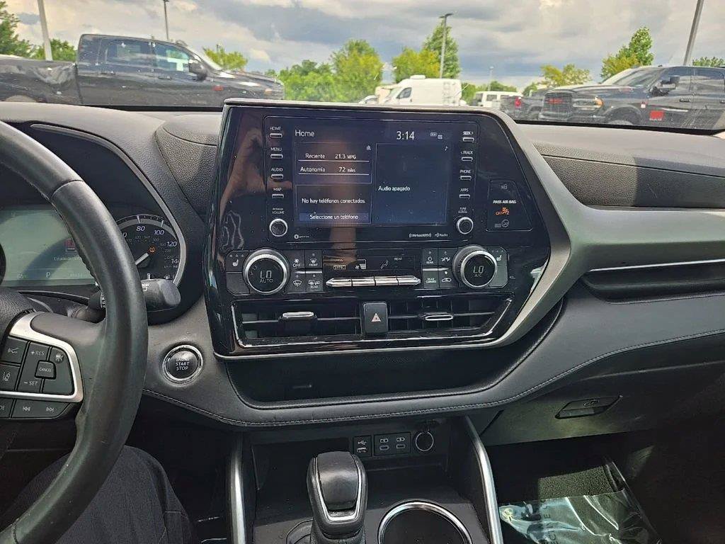 Used 2022 Toyota Highlander XLE FWD image 20