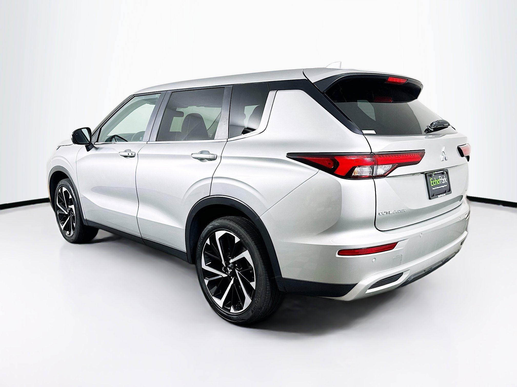 Used 2024 Mitsubishi Outlander SE image 5