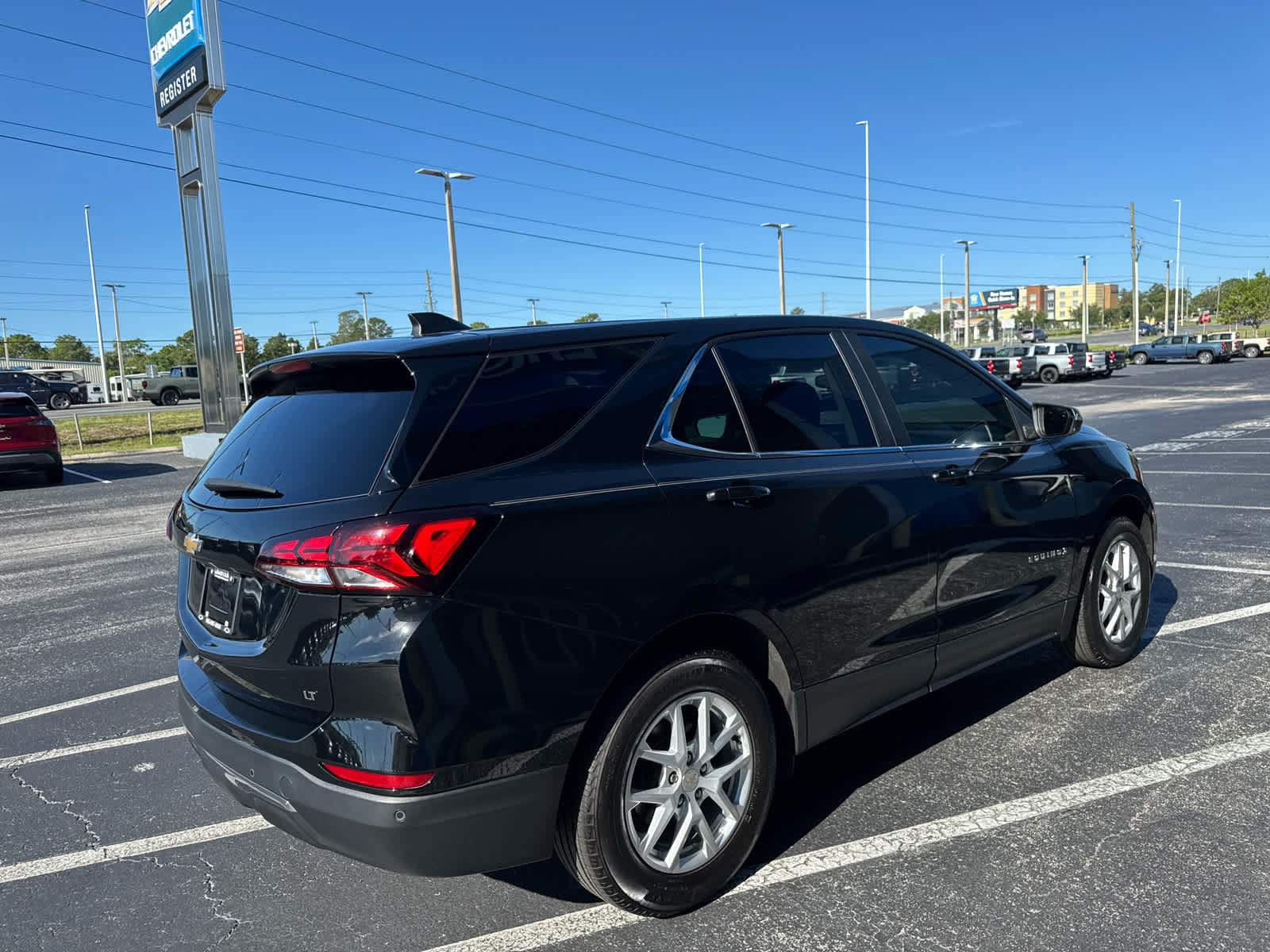 Used 2024 Chevrolet Equinox LT FWD image 3