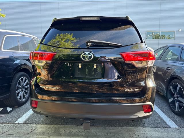 Used 2019 Toyota Highlander XLE AWD/4WD image 3