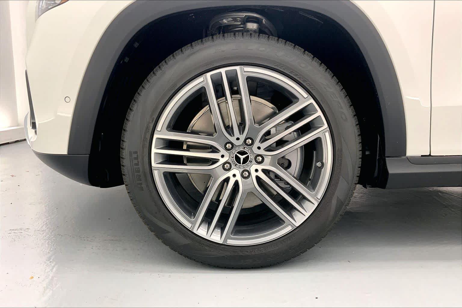 New 2026 Mercedes-Benz GLS 450 4MATIC image 10