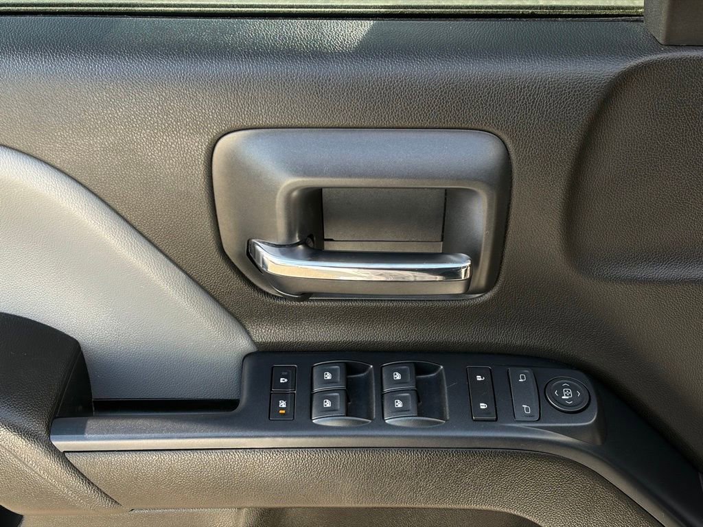 Used 2018 Chevrolet Silverado 1500 Custom w/ Custom Value Package AWD/4WD image 12