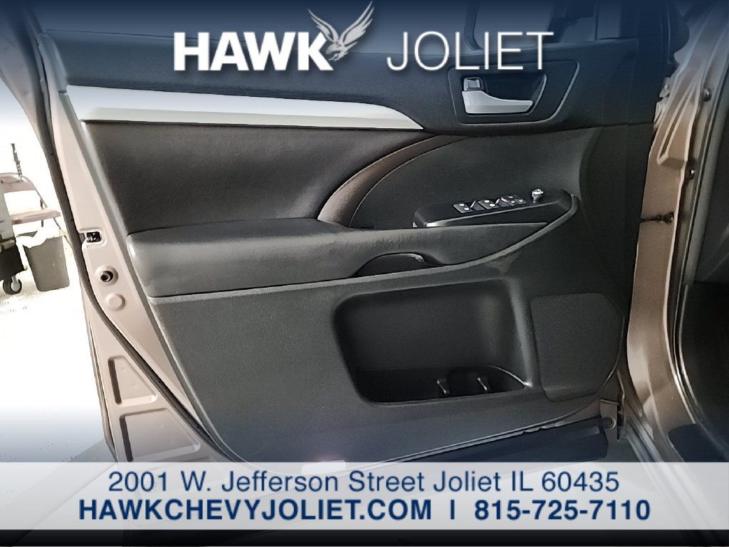 Used 2017 Toyota Highlander XLE AWD/4WD image 19