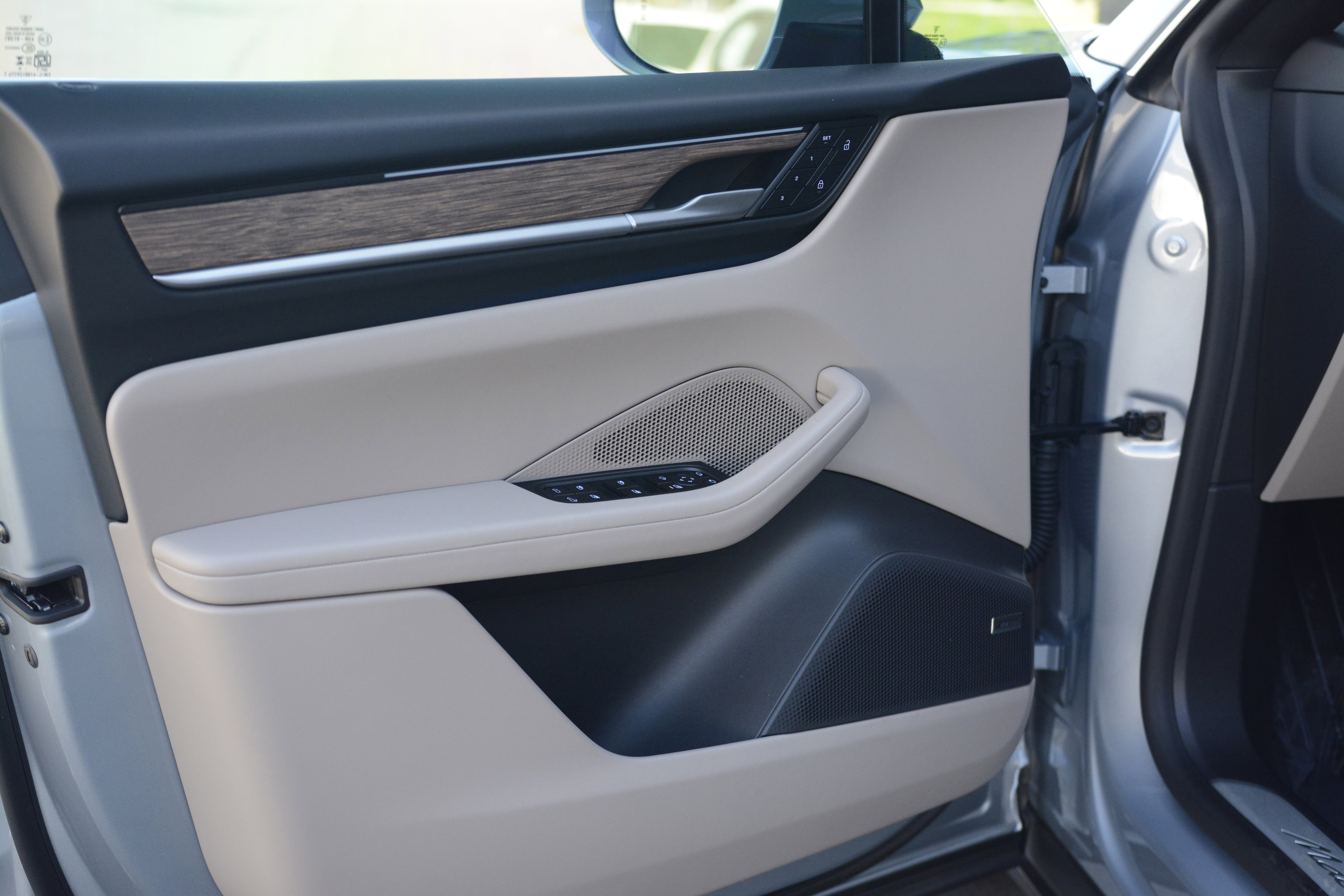 Certified 2025 Porsche Macan 4S Electric image 13