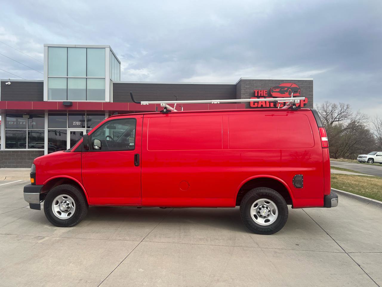 Used 2020 Chevrolet Express 3500 w/ Driver Convenience Package RWD image 1