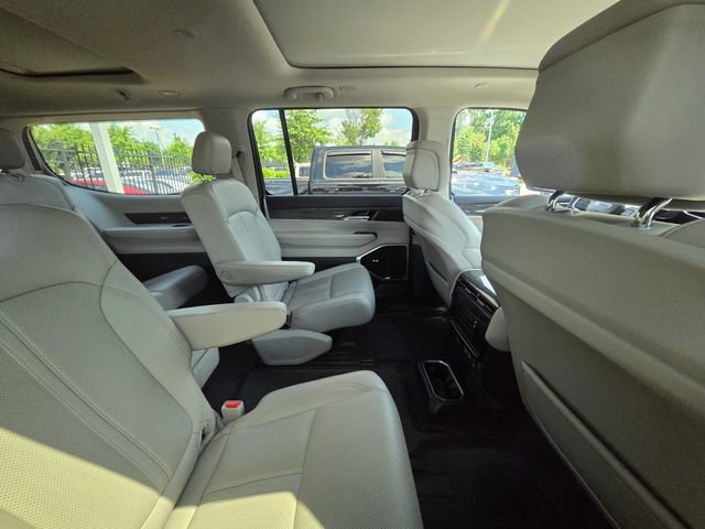 Used 2022 Jeep Wagoneer Series III w/ Premium Group I AWD/4WD image 8