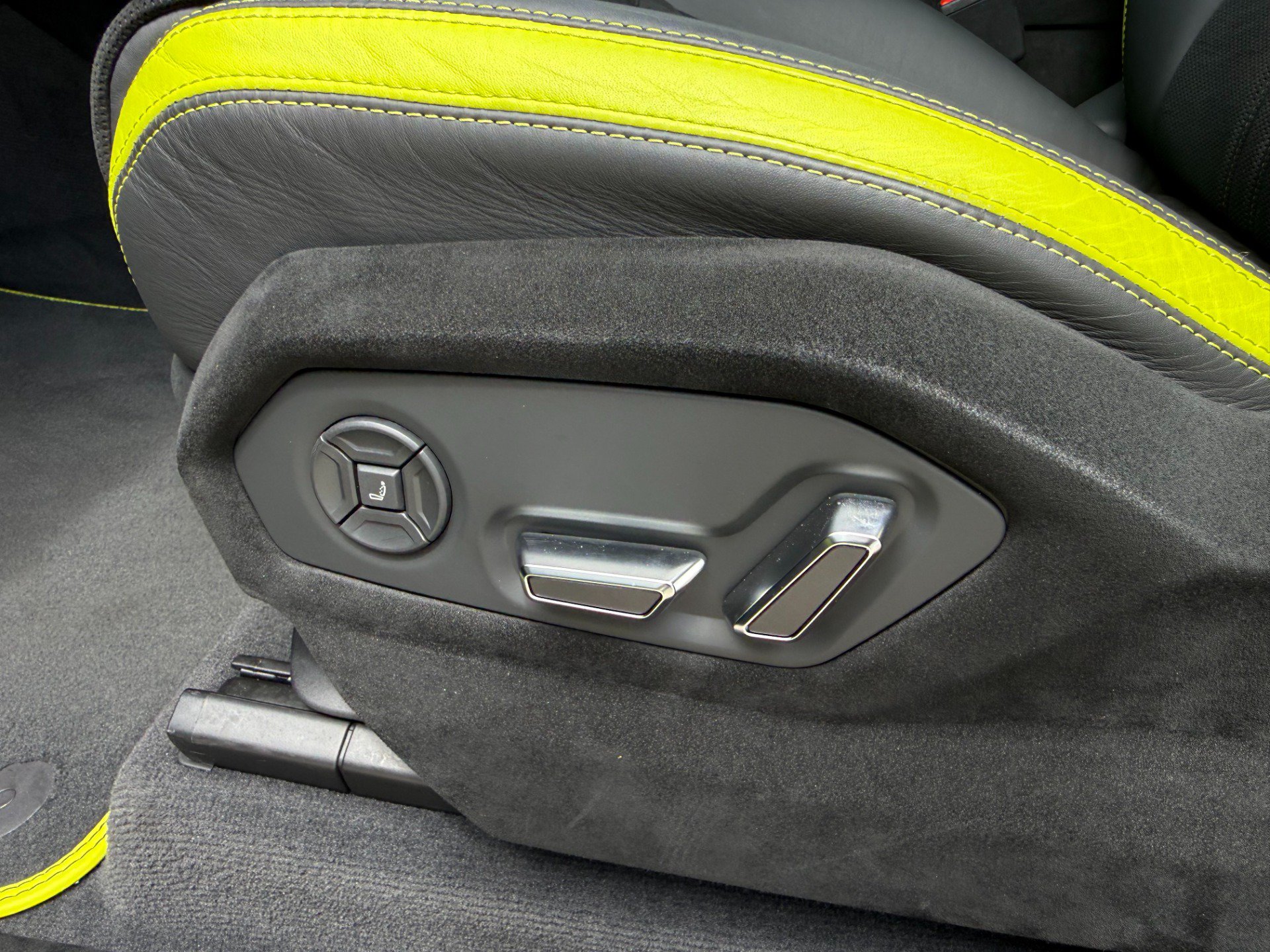 Used 2023 Lamborghini Urus Performante AWD/4WD image 59