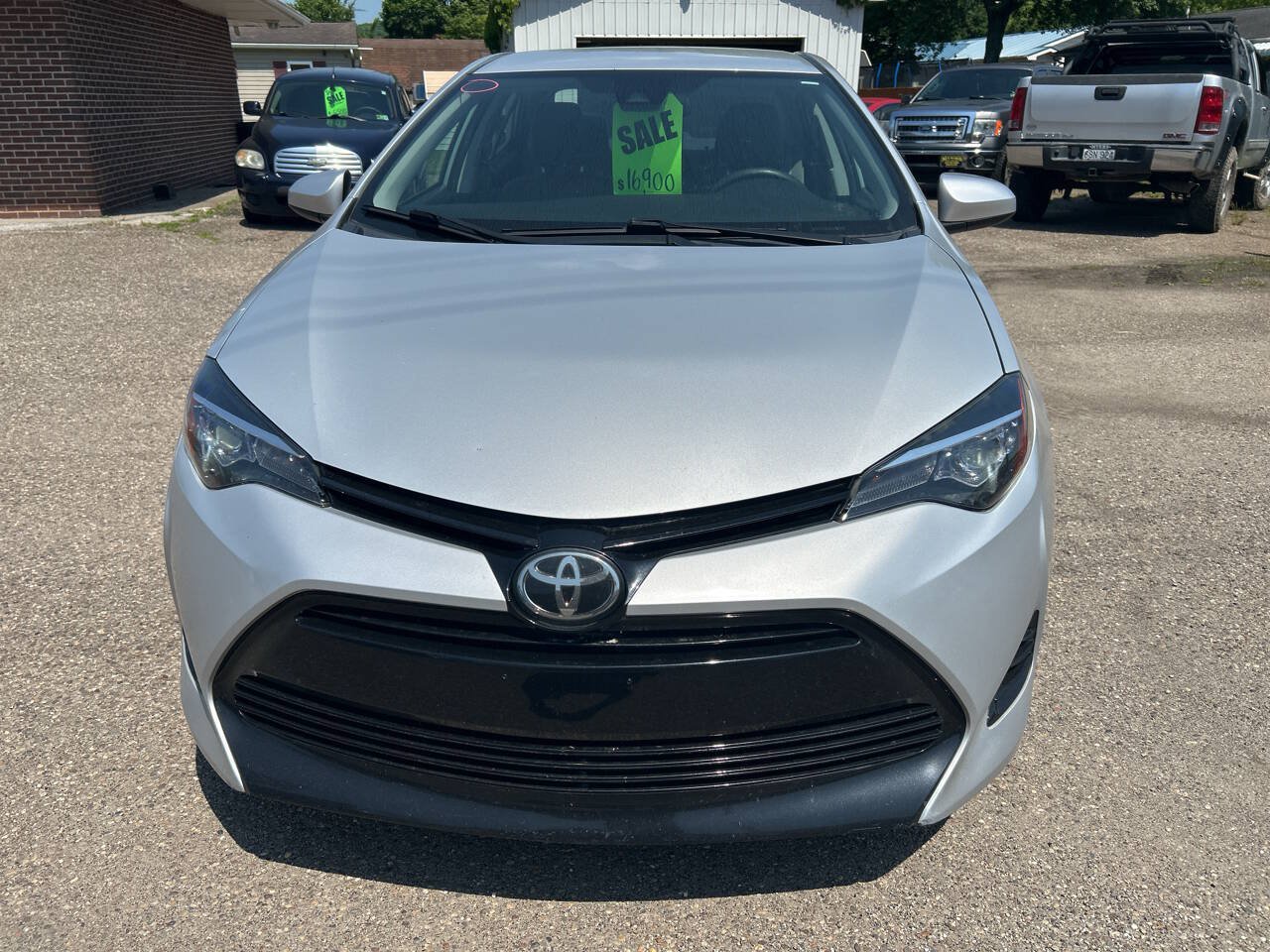 Used 2017 Toyota Corolla LE FWD image 3