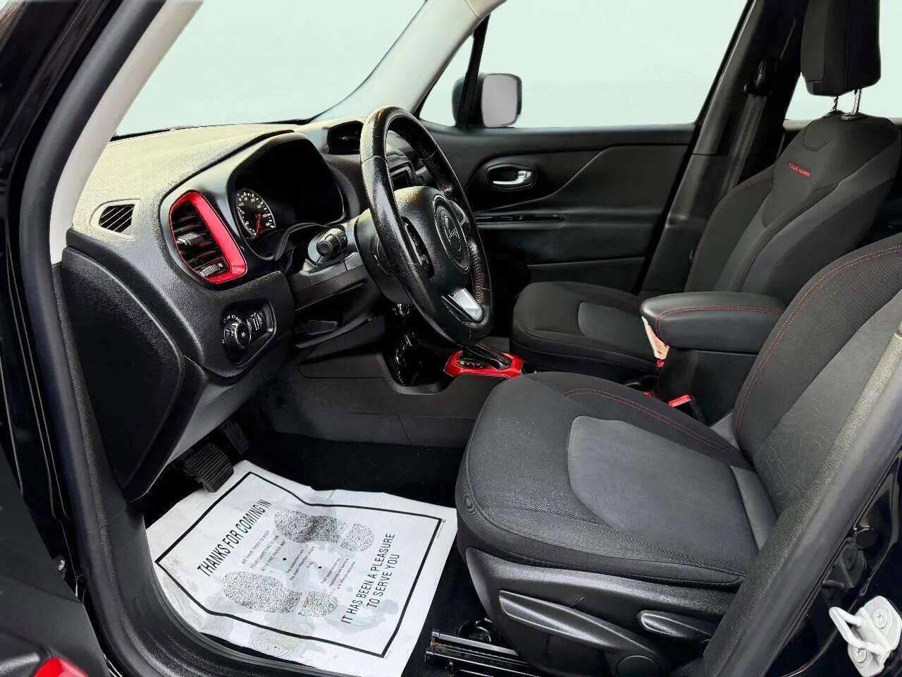 Used 2015 Jeep Renegade Trailhawk image 11